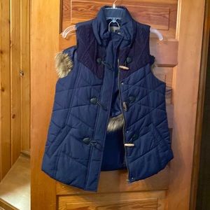 Navy puffer vest with hood